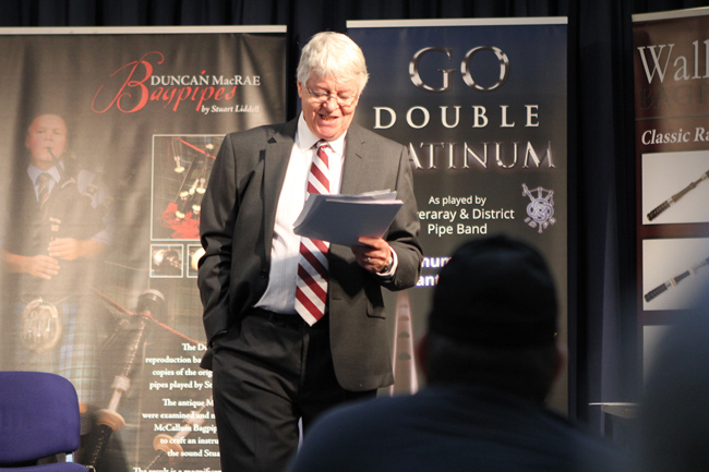 Willie Donaldson address the audience at the College of Piping.