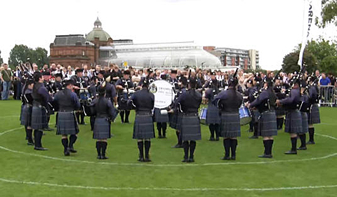 Gibson packs in Grampian Police as band searches for L-D
