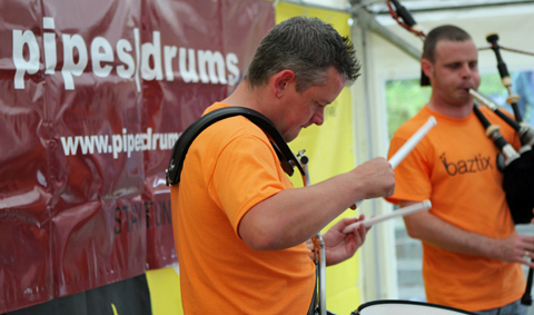 Piping Live – Day 3: wet, wet, as listeners seek musical shelter