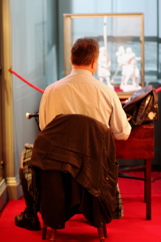 Stuart Liddell has a few run-throughs on the practice chanter before going on.