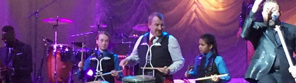 Country star Johnny Reid loves pipe band drummers