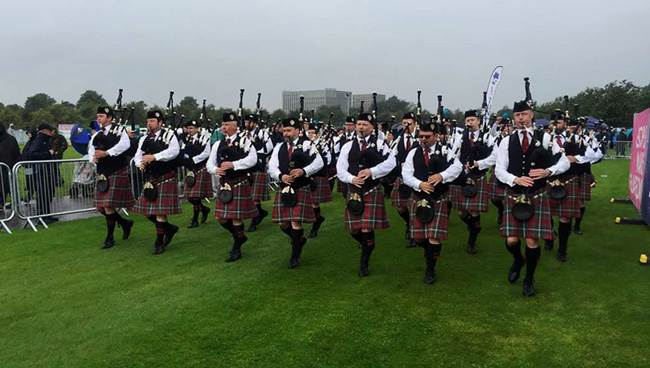LA Scots coming on to compete in the Grade 1 qualifier at the 2016 World Pipe Band Championships.