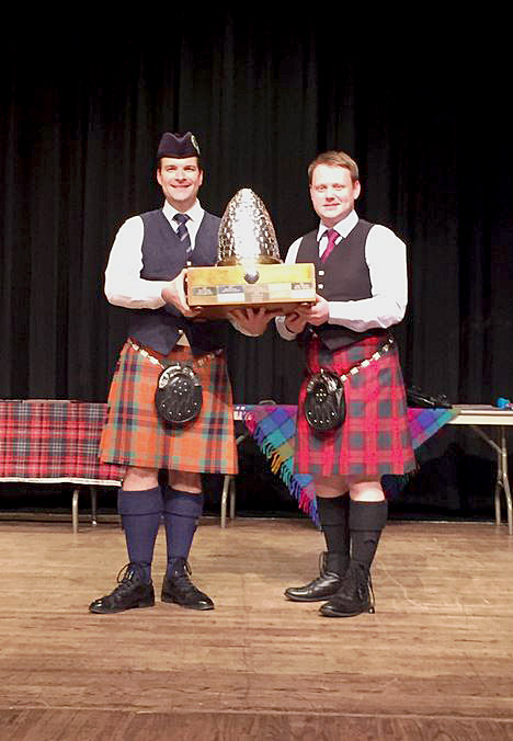 Alan Bevan (left) accepts the BCPA MacCrimmon Cairn for Piobaireachd from judge Callum Beaumont.