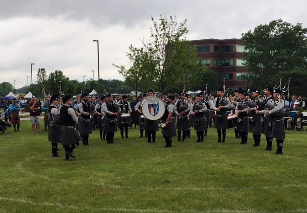 St. Thomas Alumni competing at the 2019 Chicago Highland Games.