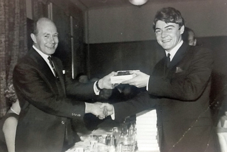Bob Turner (right) accepting the SPBA Grade 1 Champion of Champion drumming prize as lead-drummer of Muirhead & Sons.