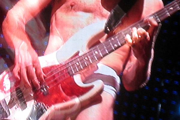 Flea the scene.