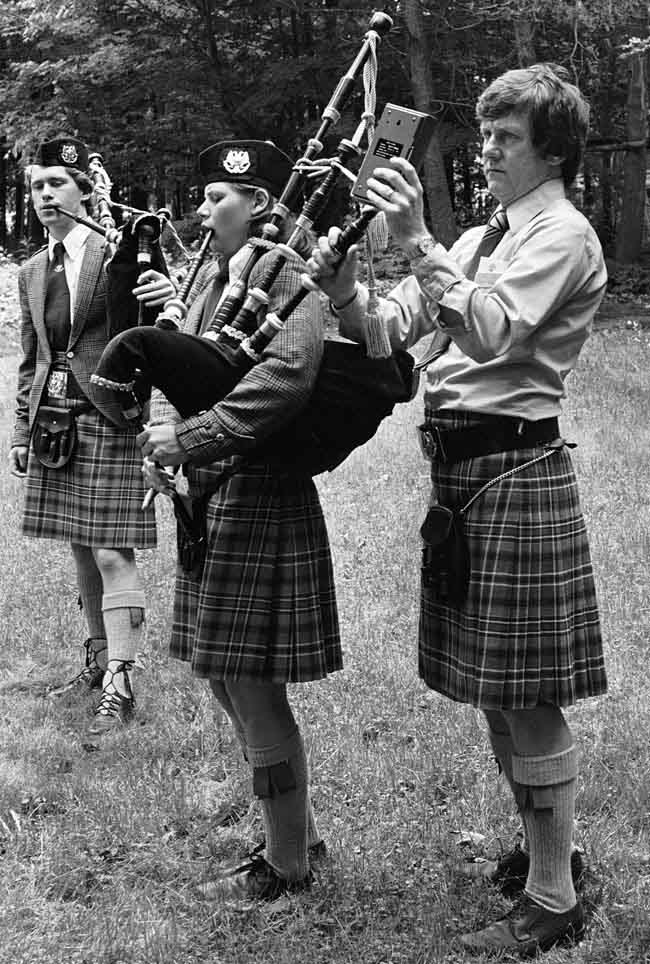 Guelph Pipe Band piper Geoff Neigh uses an early model Korg tuner to adjust drones, in the first known image of a band implementing the technology that would revolutionize pipe bands.