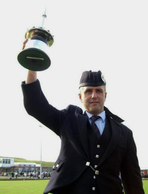 Keith Orr with the World's "spike" trophy.