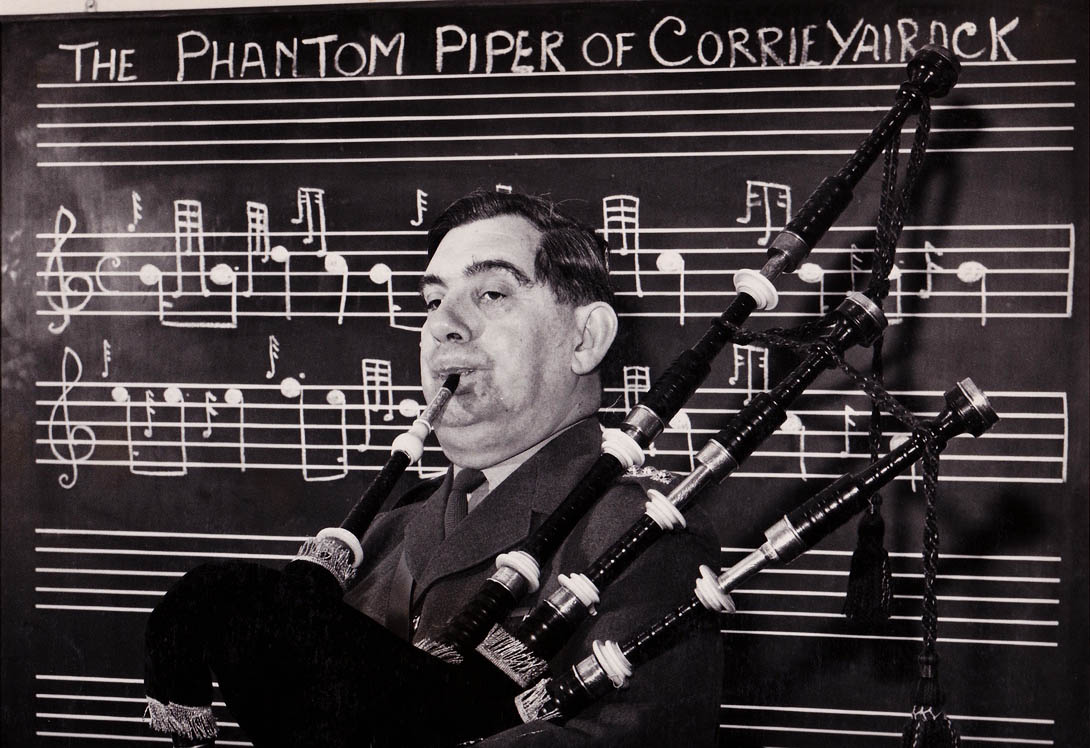 Capt. John A. MacLellan MBE taking prospective British Army pipe-majors through his piobaireachd composition, "The Phantom Piper of Corrieyarick."