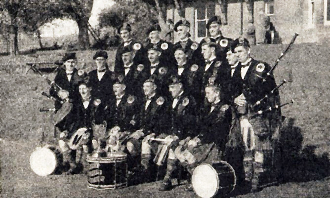 Dalzell Highland Pipe Band, 1952.