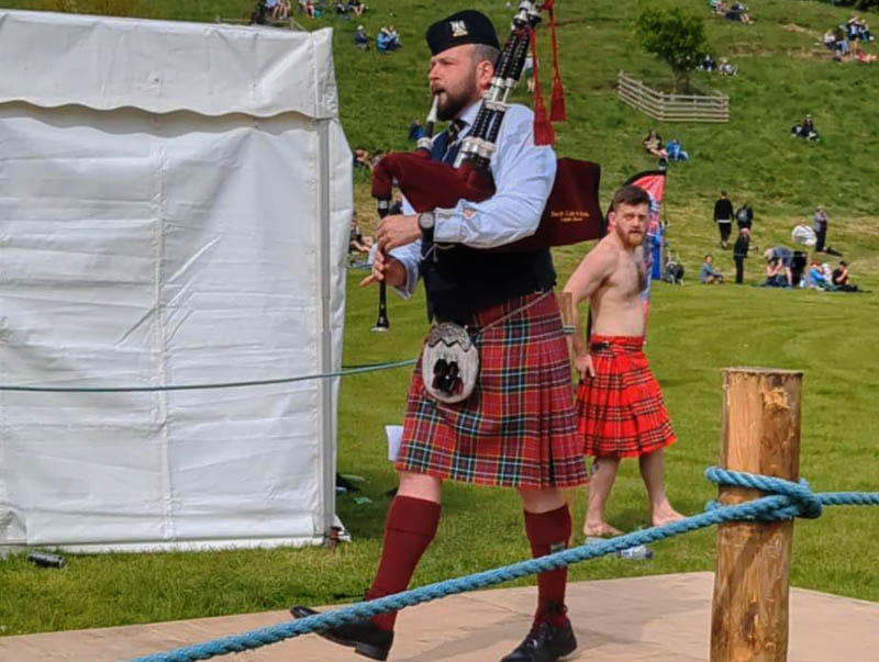 Taps aff at Atholl Gathering as Roddy, Ben, Angus D. have an extra sunny day
