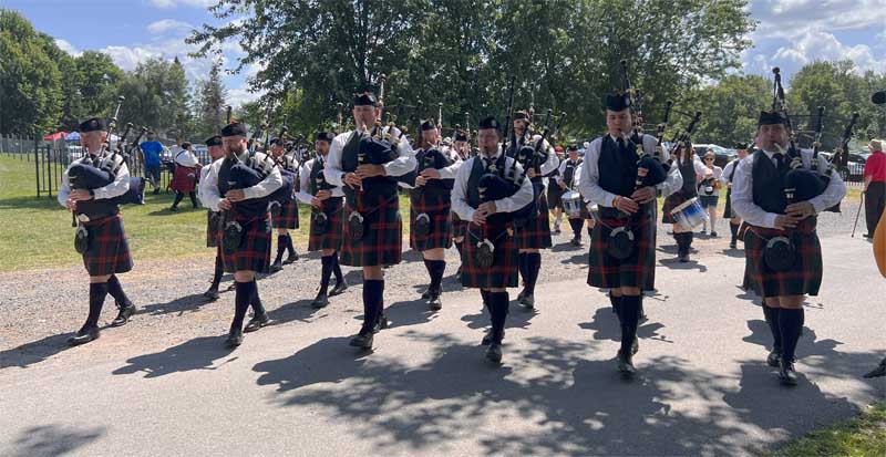 The 78th Fraser Highlanders marching up to the line at Maxville.