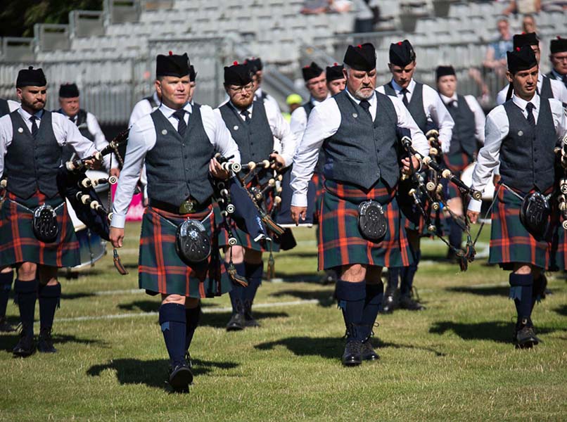 Doug MacRae retires as P-M of 78th Fraser Highlanders