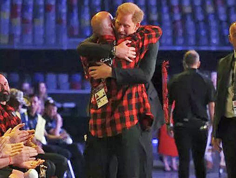 Prince Harry gives impassioned speech for Canadian piper at Invictus Games closing ceremony