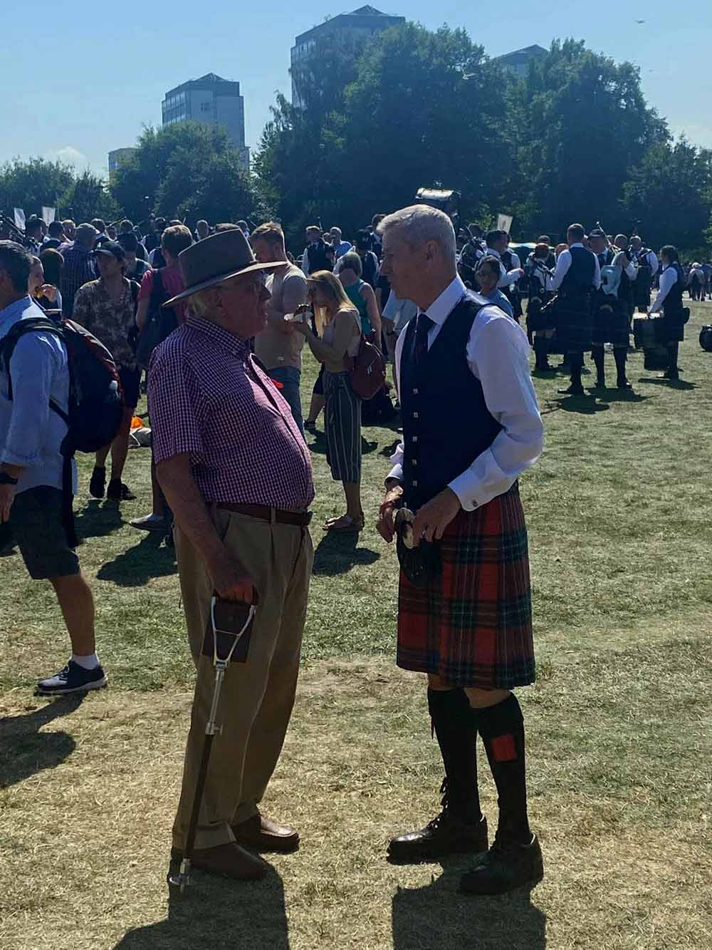 Ian McLellan (left) speaks with Field Marshal Montgomery Pipe-Major Richard Parkes at the 2022 Worlds, just before Parkes was to eclipse McLellan's record for Worlds wins.