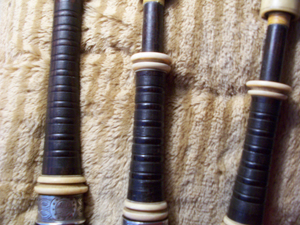 This stamped Alexander Glen set shows the beginnings of the cut bead on the projecting mount that would eventually become the iconic David Glen look, shown below.