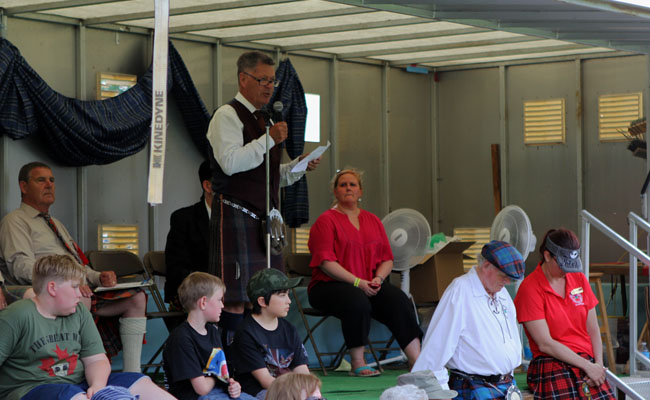 Bob Worrall delivers a tribute to the late Reay Mackay.