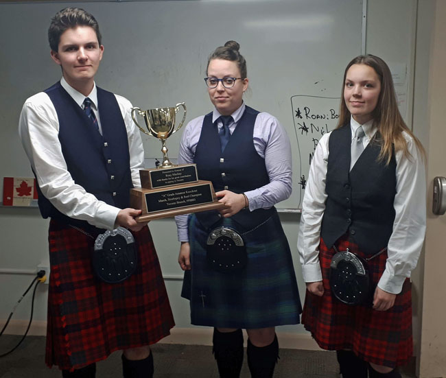 Ametaur pipers with the Reay Mackay Appreciation Trophy (L-R): Colin Johnstone, Alison Andrews and Kayleigh Johnstone.