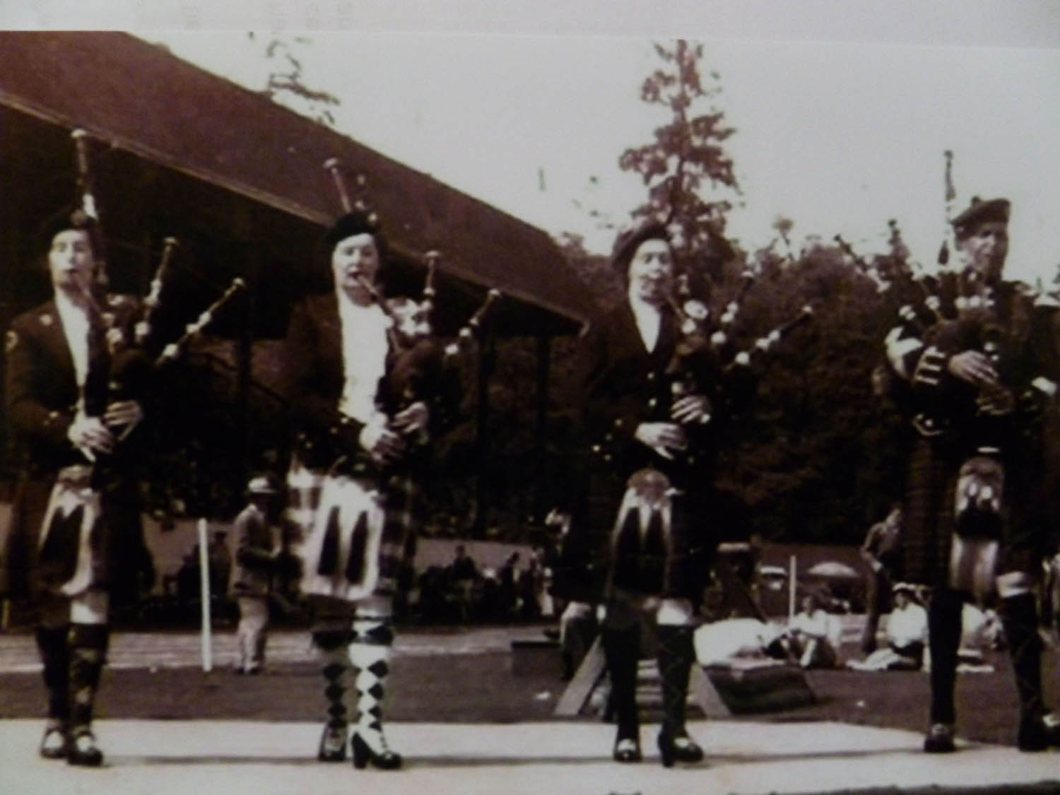 The Nicholson Quartet – Malcolm Nicholson with his daughters (L-R): Norma, Kathleen, Jessie, Malcolm Nicholson.