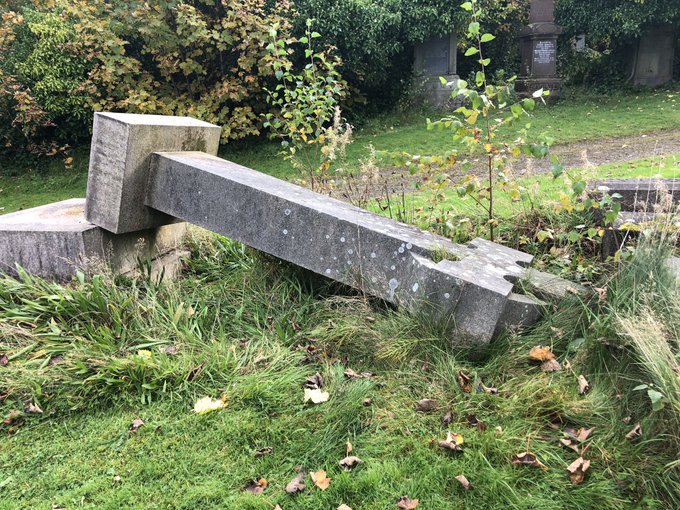 Jessie Niven MacLachlan's gravesite at Cathcart Cemetery.
