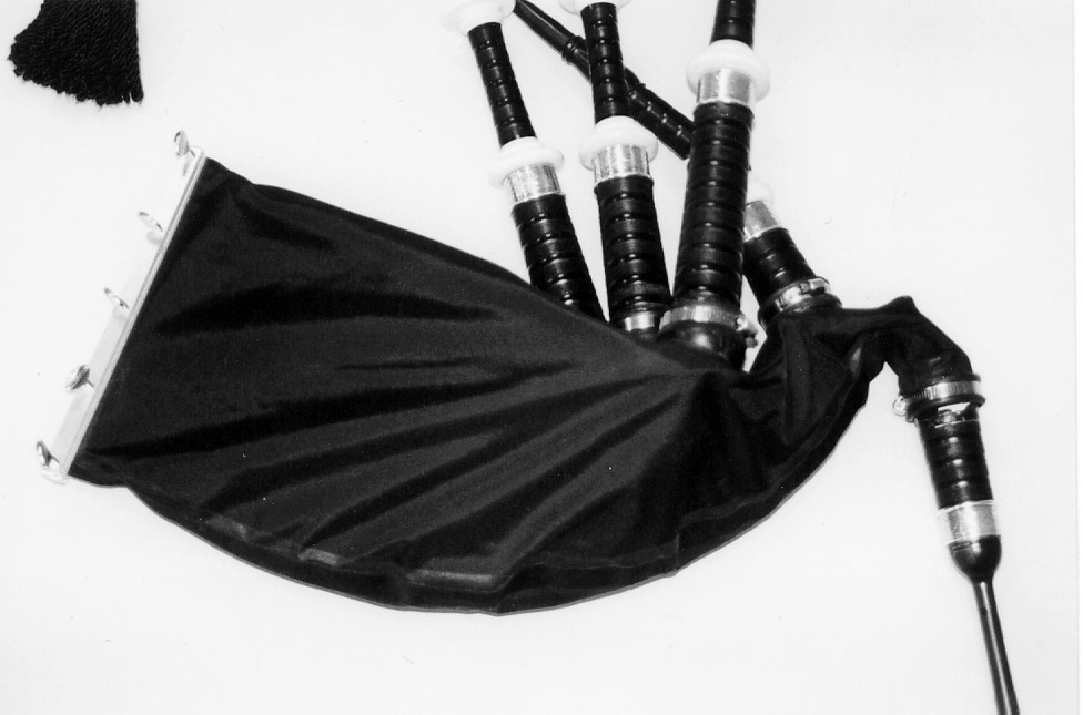 The clamp at the back of the Ross bag catches your attention very quickly. Inside is a box and jumble of tubes that do the trick in controlling moisture.